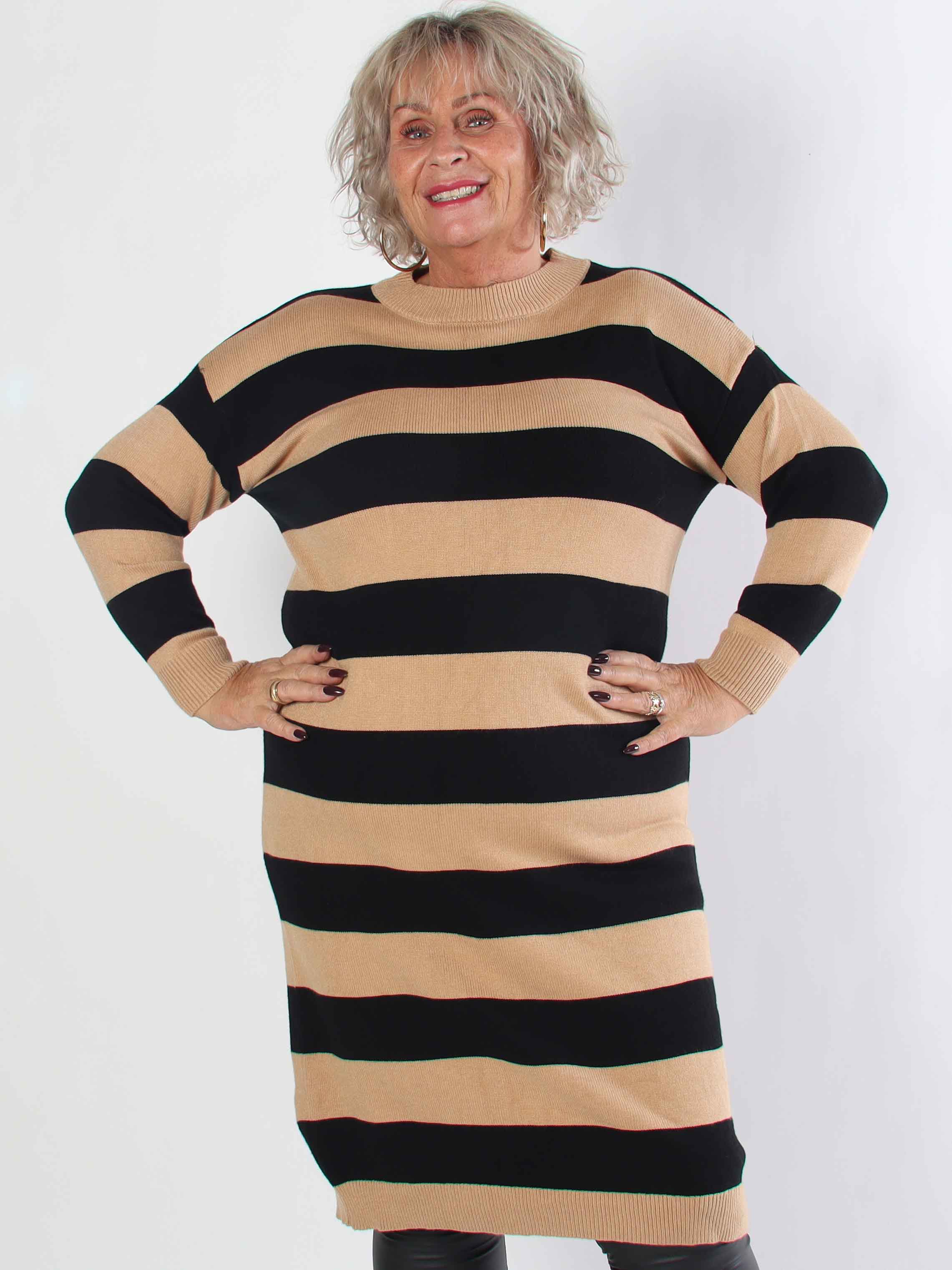 Alvilda - Lång mjuk stickad klänning med ränder